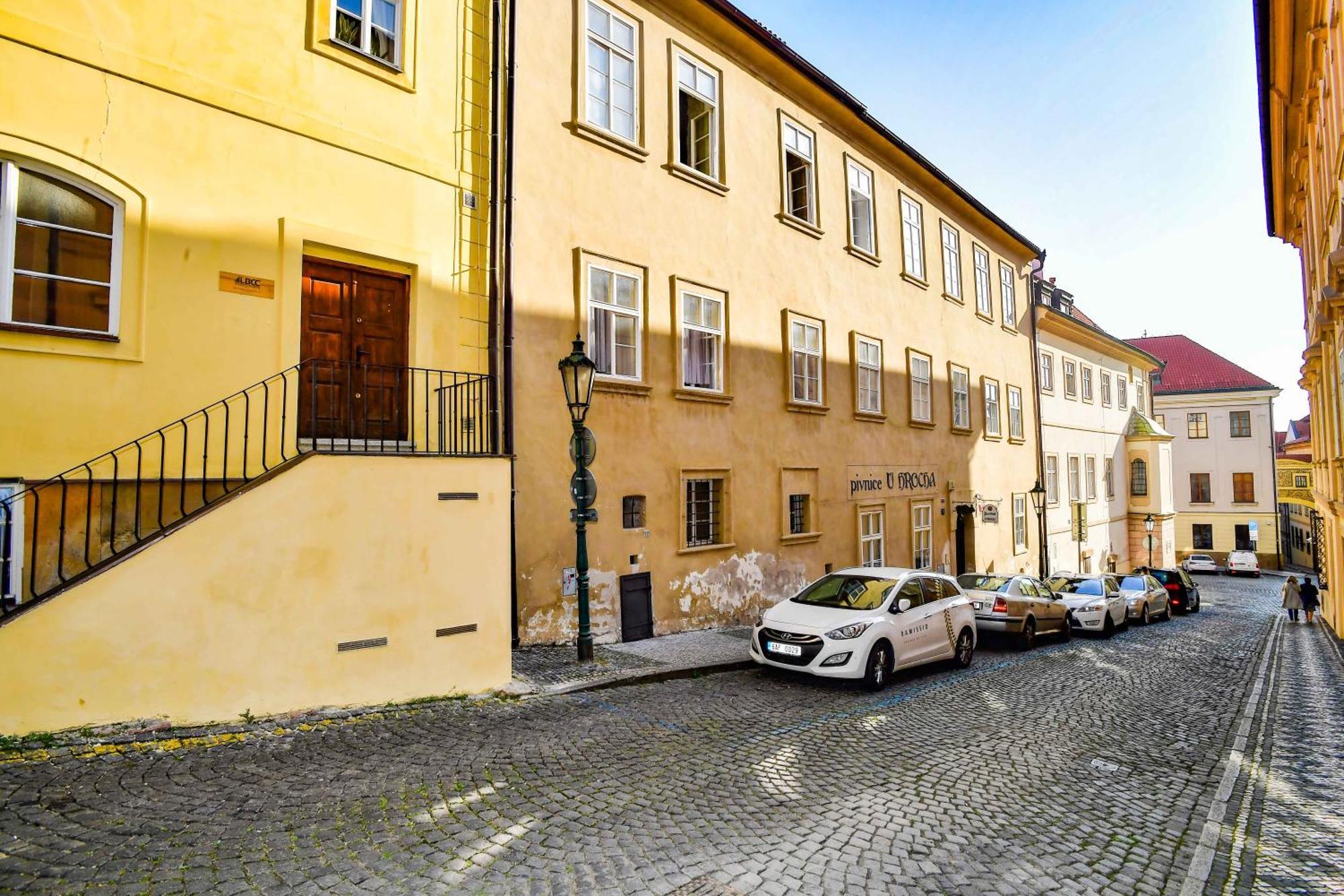 Romantic Under The Castle Prag